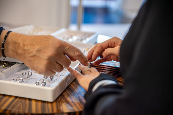 Trauring-Probe auf der Hochzeiten & Feste | © Congress Messe Innsbruck